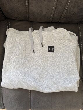 Men’s Large Under Armour Light Gray Men's Hoodie with Logo Patch